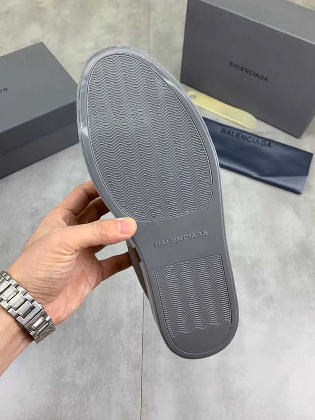 Balenciaga Le City tênis lifestyle de couro cinza claro 2