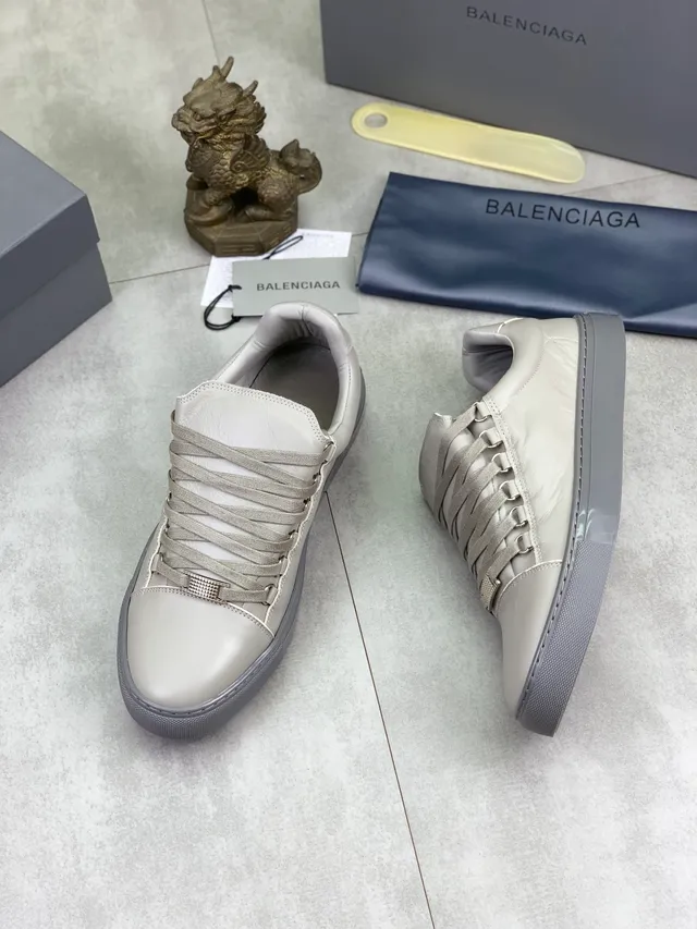 Balenciaga Le City tênis lifestyle de couro cinza claro 5