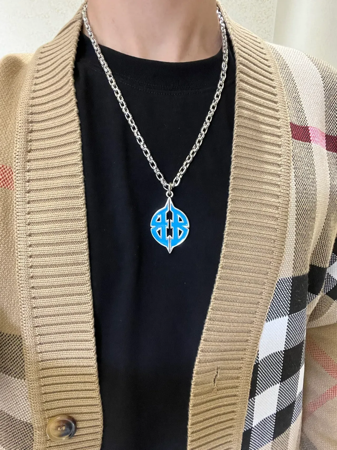 Balenciaga Logo Pendant चाँदी नीला कर्ब चेन एनामेल मोनोग्राम नेकलेस 4