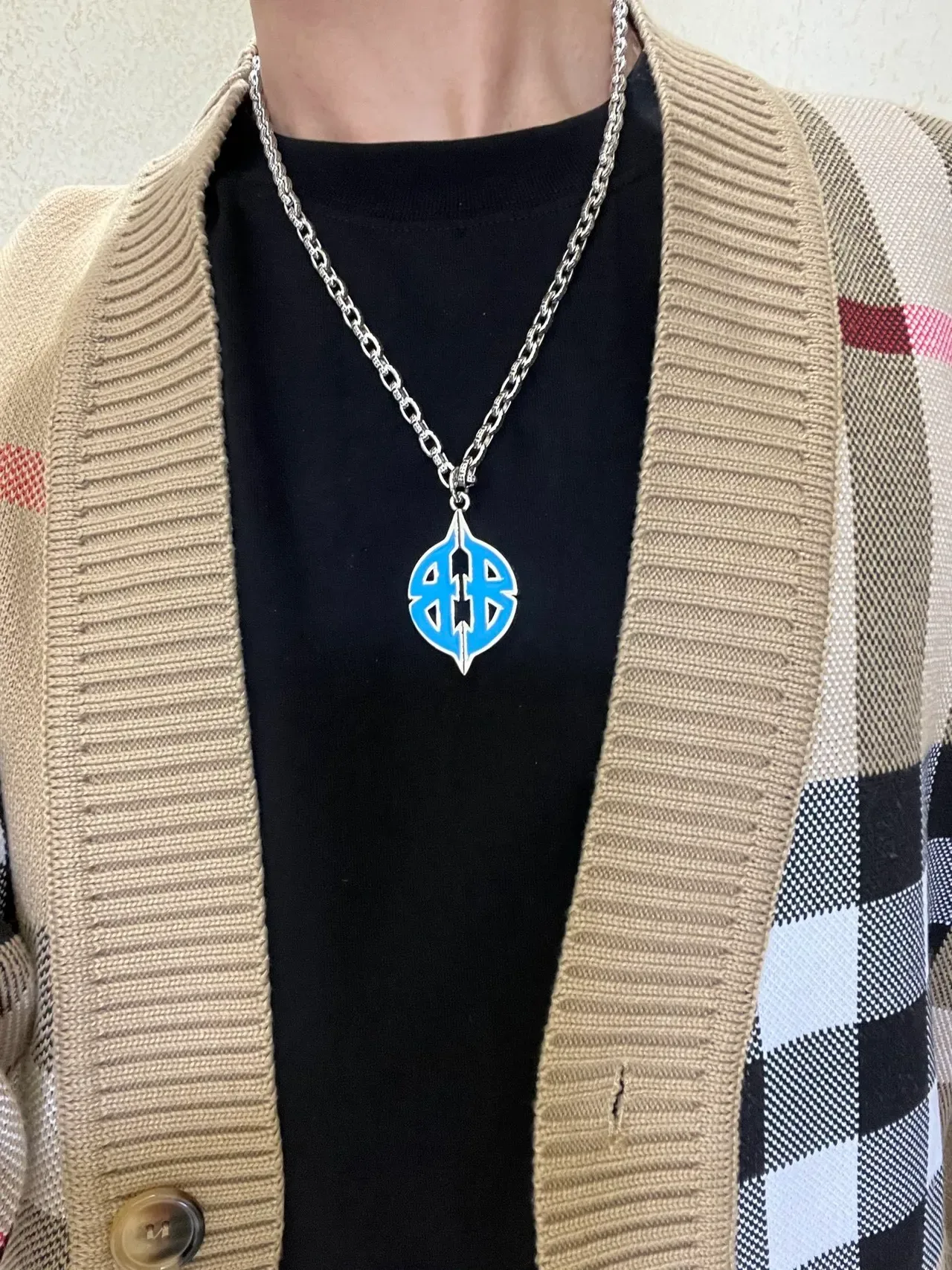 Balenciaga Logo Pendant चाँदी नीला कर्ब चेन एनामेल मोनोग्राम नेकलेस 8