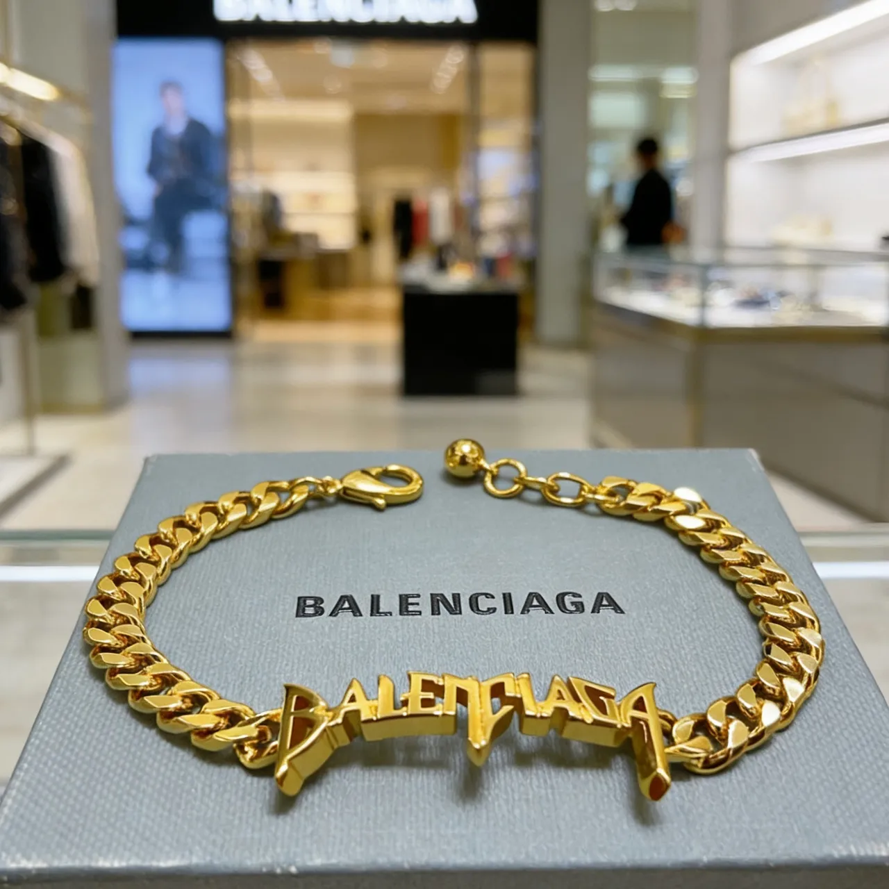 Balenciaga Logo Plaque Curb-Link সোনার ব্রেসলেট 3