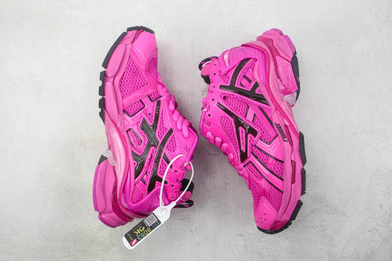 Balenciaga Runner 粉色和黑色厚底运动鞋 2