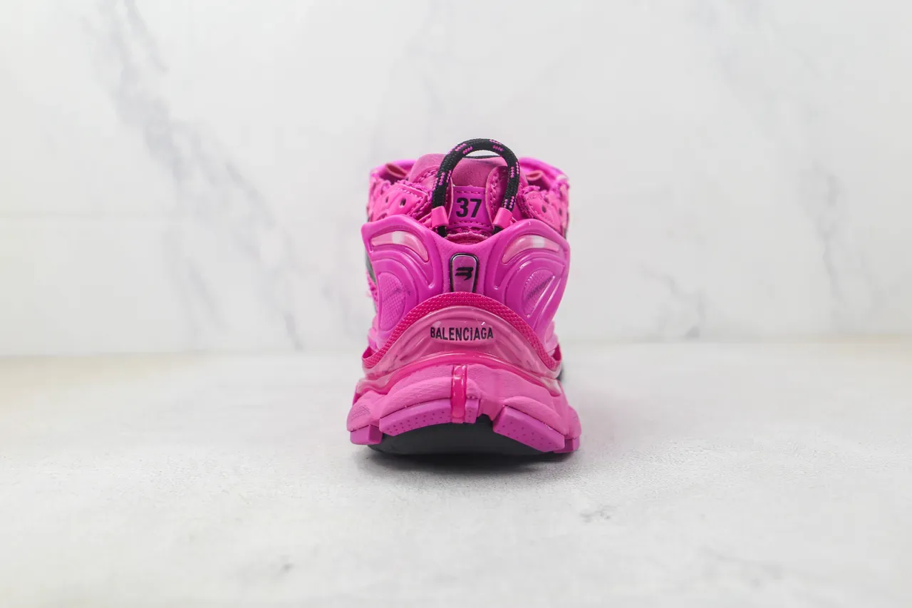 Balenciaga Runner 粉色和黑色厚底运动鞋 9