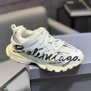 Balenciaga Runner Script Logo सफेद चंकी स्नीकर