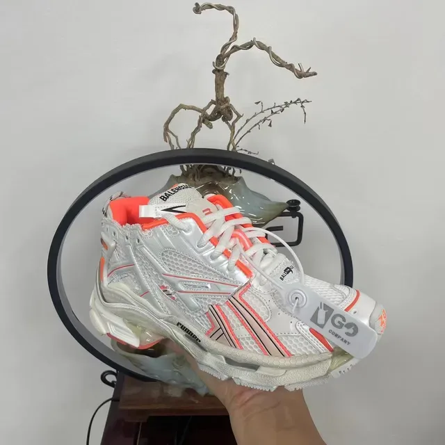 Balenciaga Runner blanc et orange sneakers chunky 7