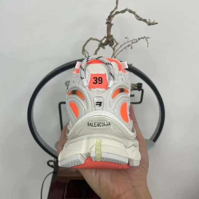 Balenciaga Runner blanc et orange sneakers chunky 8