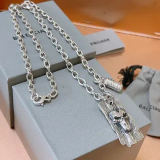 Balenciaga 银色粗链条雕塑头骨吊坠项链