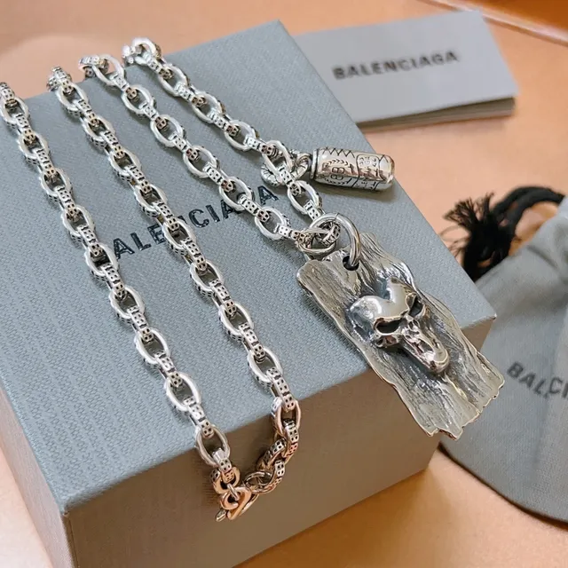 Balenciaga Corrente de eslabões chunky em prata com pingante de crânio esculpido 9