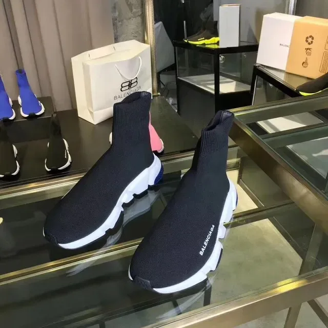 Balenciaga Speed Trainer sneakers lifestyle noir et bleu 3