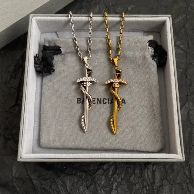 Balenciaga Colar com pingente de espada e serpente 6