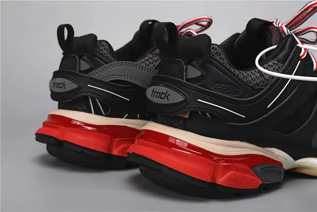 Balenciaga Track Sneaker preto, vermelho, bege, tênis chunky 2