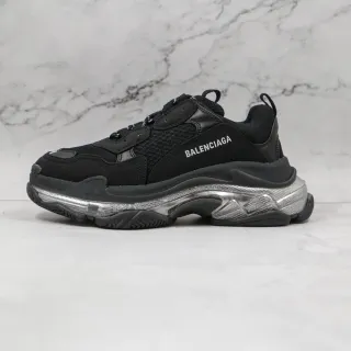 Balenciaga Triple S 黑色和银色厚底运动鞋
