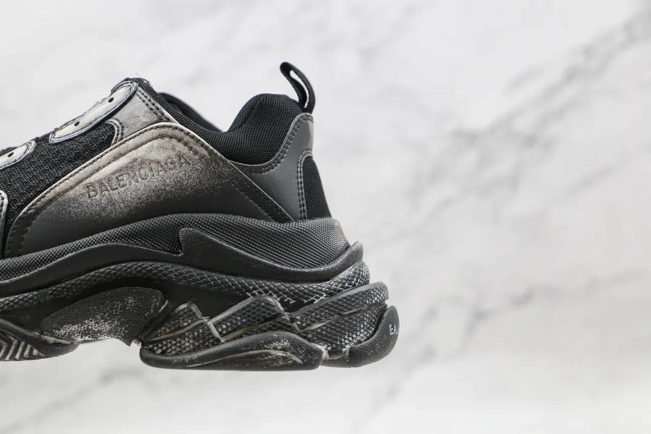 Balenciaga Triple S Runner Zapatillas Chunky Negras y Plateadas 7