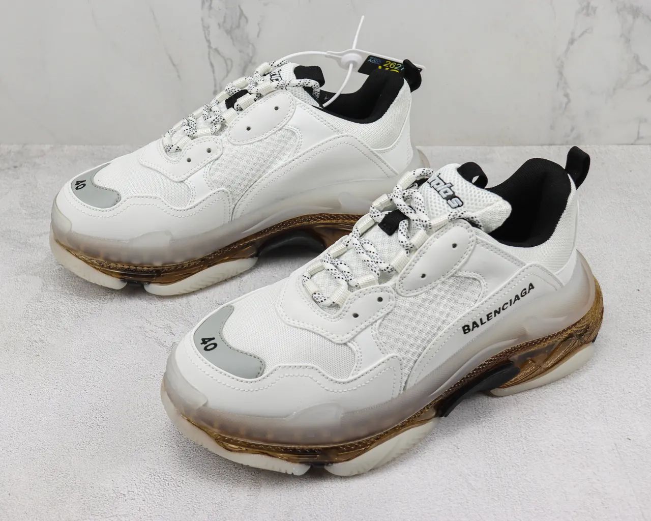 Balenciaga Triple S 白色和金色厚底运动鞋 4