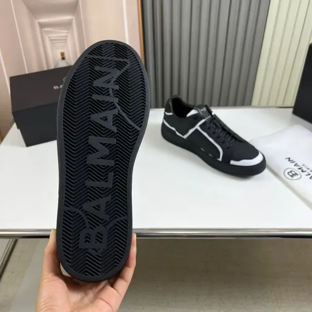 Balmain Noir Blanc Empeigne Cuir Structurel Panneaux Ondulatoires Asymétriques Sneakers Lifestyle 2