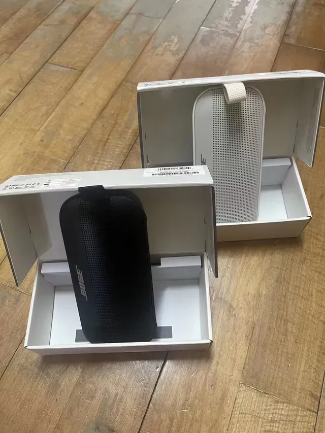 Bose SoundLink Flex أسود أبيض مستطيل مضغوط الجسم شبكة معدنية مثقبة سماعة محمولة 6
