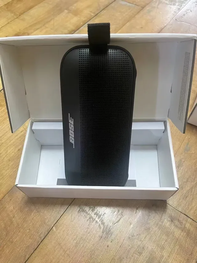 Bose SoundLink Flex أسود أبيض مستطيل مضغوط الجسم شبكة معدنية مثقبة سماعة محمولة 8