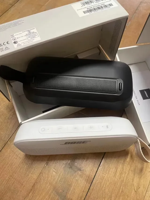 Bose SoundLink Flex أسود أبيض مستطيل مضغوط الجسم شبكة معدنية مثقبة سماعة محمولة 9