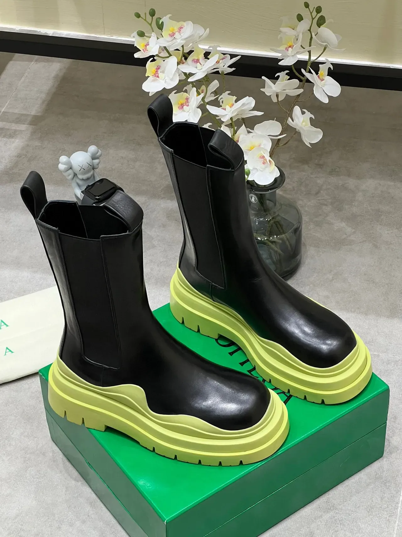 Bottega Veneta Andiamo Black and Lime Green bottes de cheville chunky 2