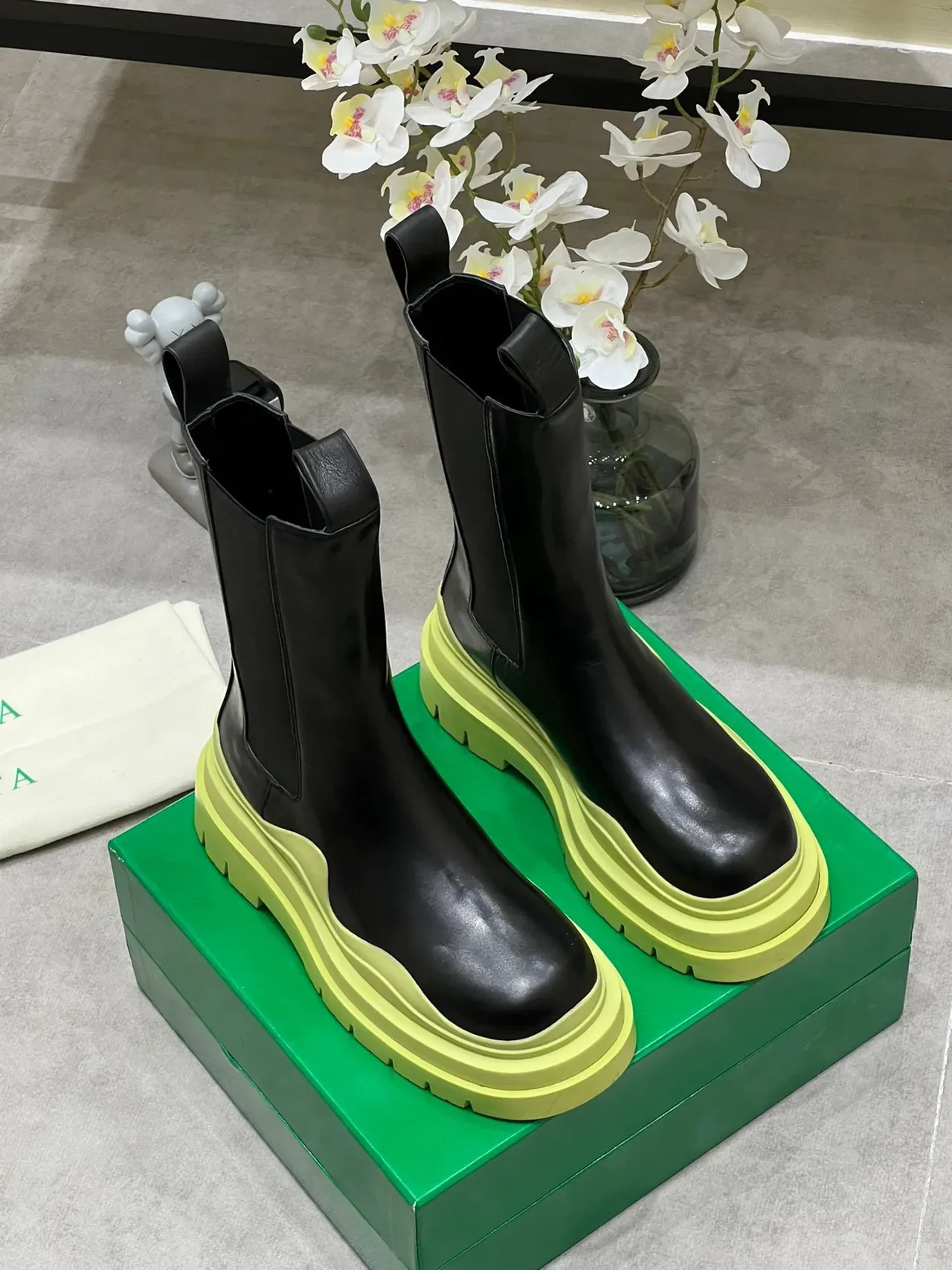Bottega Veneta Andiamo Black and Lime Green bottes de cheville chunky 3