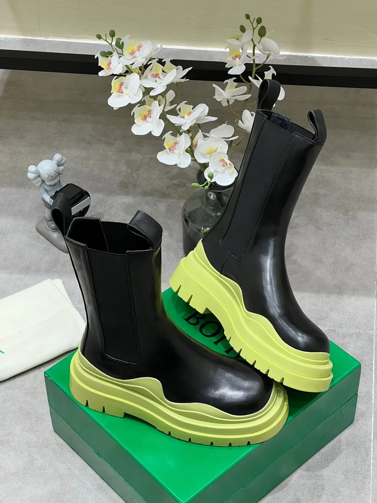Bottega Veneta Andiamo Black and Lime Green bottes de cheville chunky 4