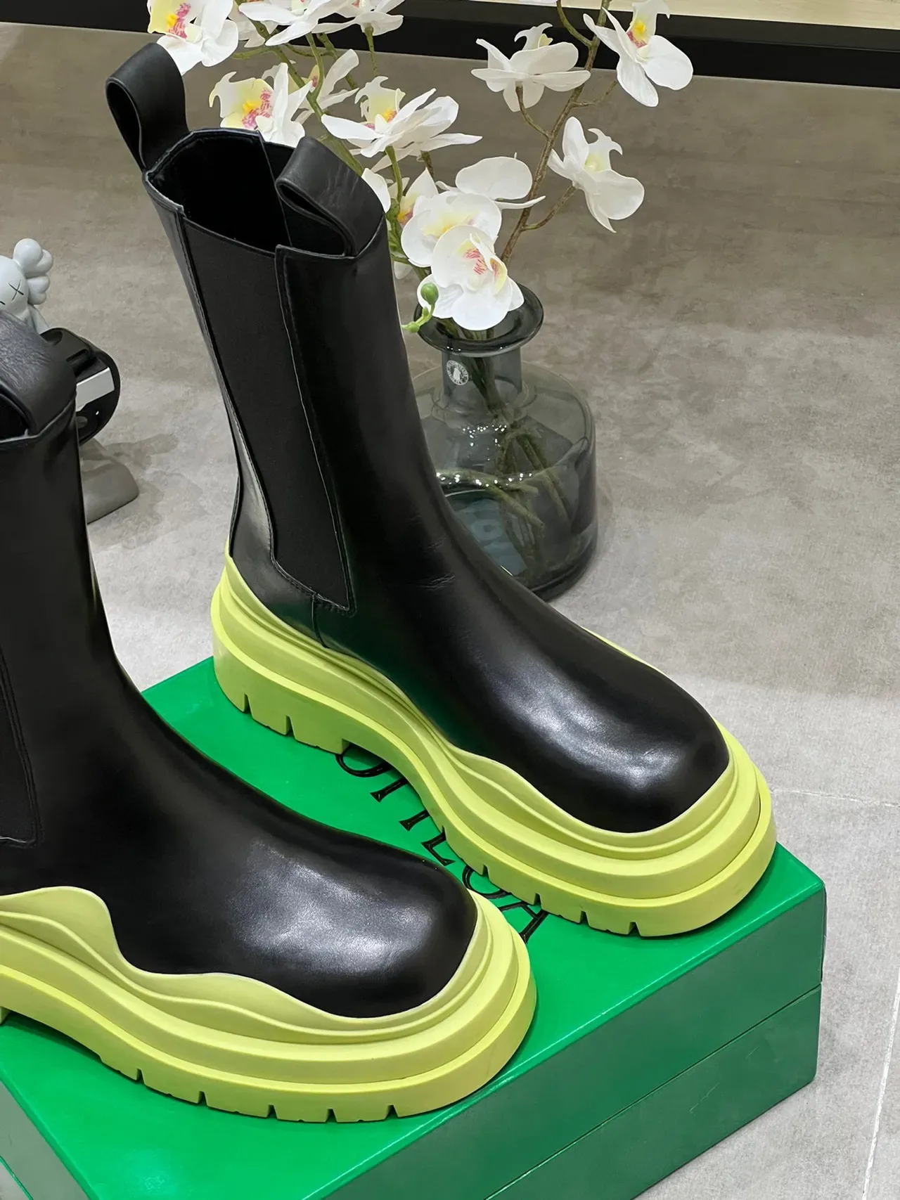 Bottega Veneta Andiamo Black and Lime Green bottes de cheville chunky 7