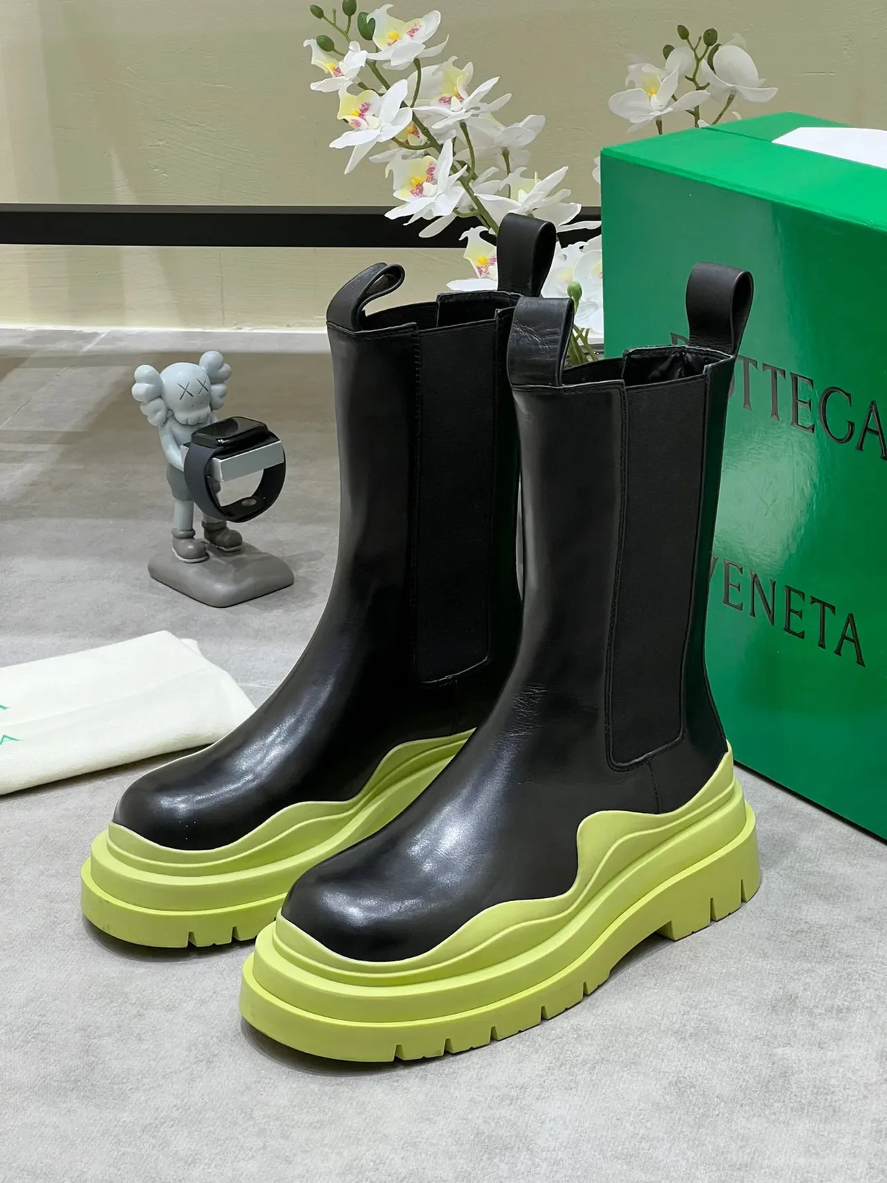 Bottega Veneta Andiamo Black and Lime Green bottes de cheville chunky 9