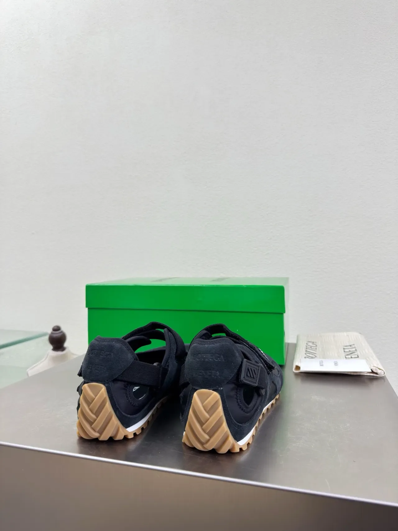 Bottega Veneta Andiamo حذاء ماري جين أسود من السويدي 4
