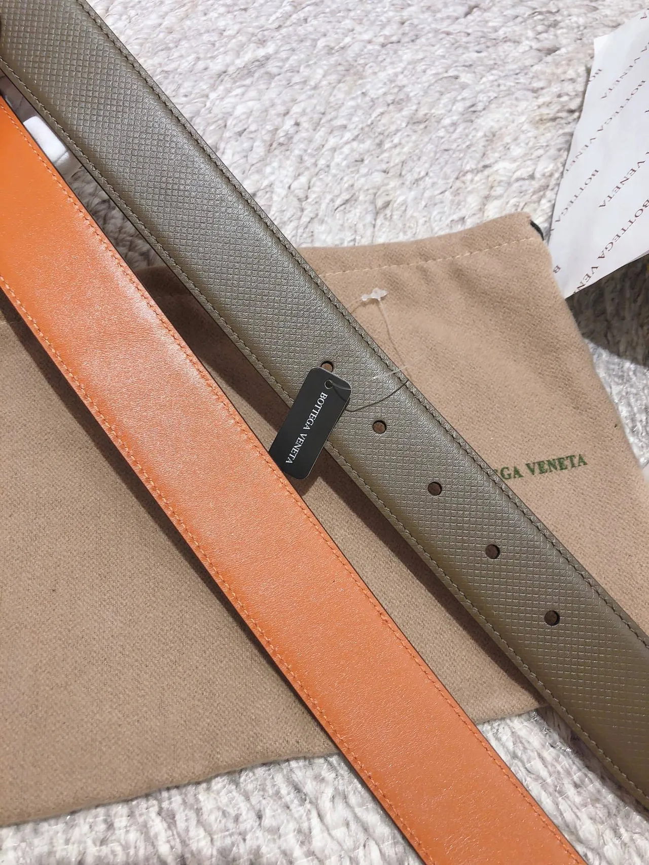 Bottega Veneta Cassette Ceinture en cuir beige orange texturé embossé doublure réversible 3