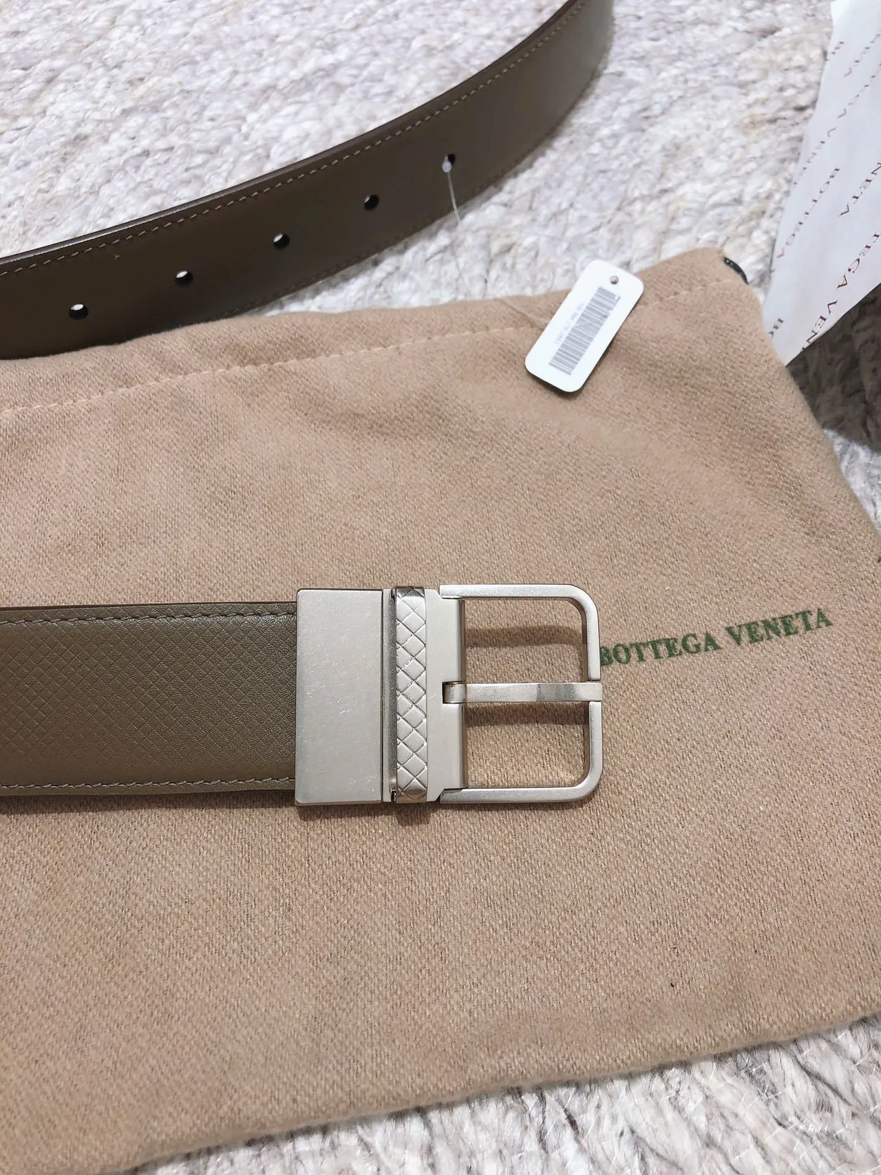 Bottega Veneta Cassette Ceinture en cuir beige orange texturé embossé doublure réversible 5