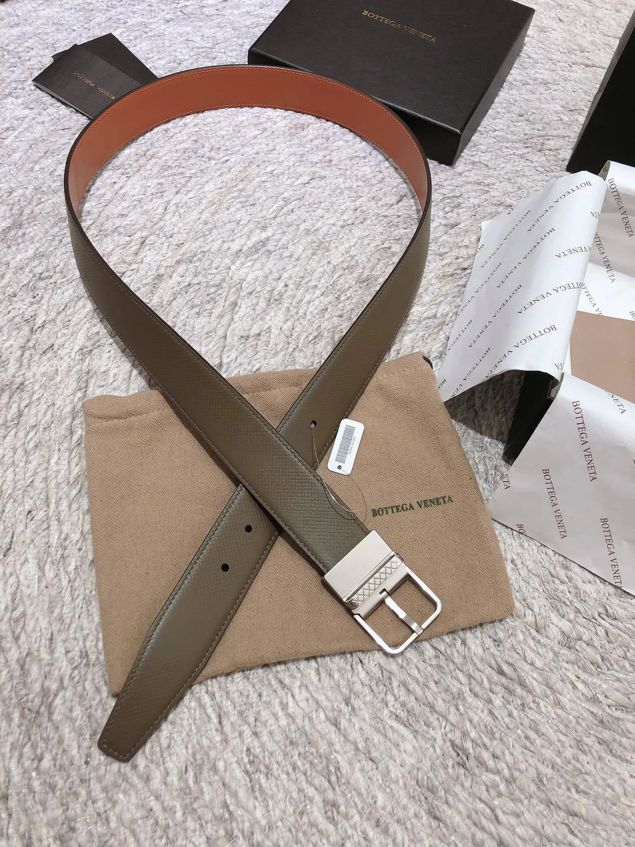 Bottega Veneta Cassette Ceinture en cuir beige orange texturé embossé doublure réversible 6
