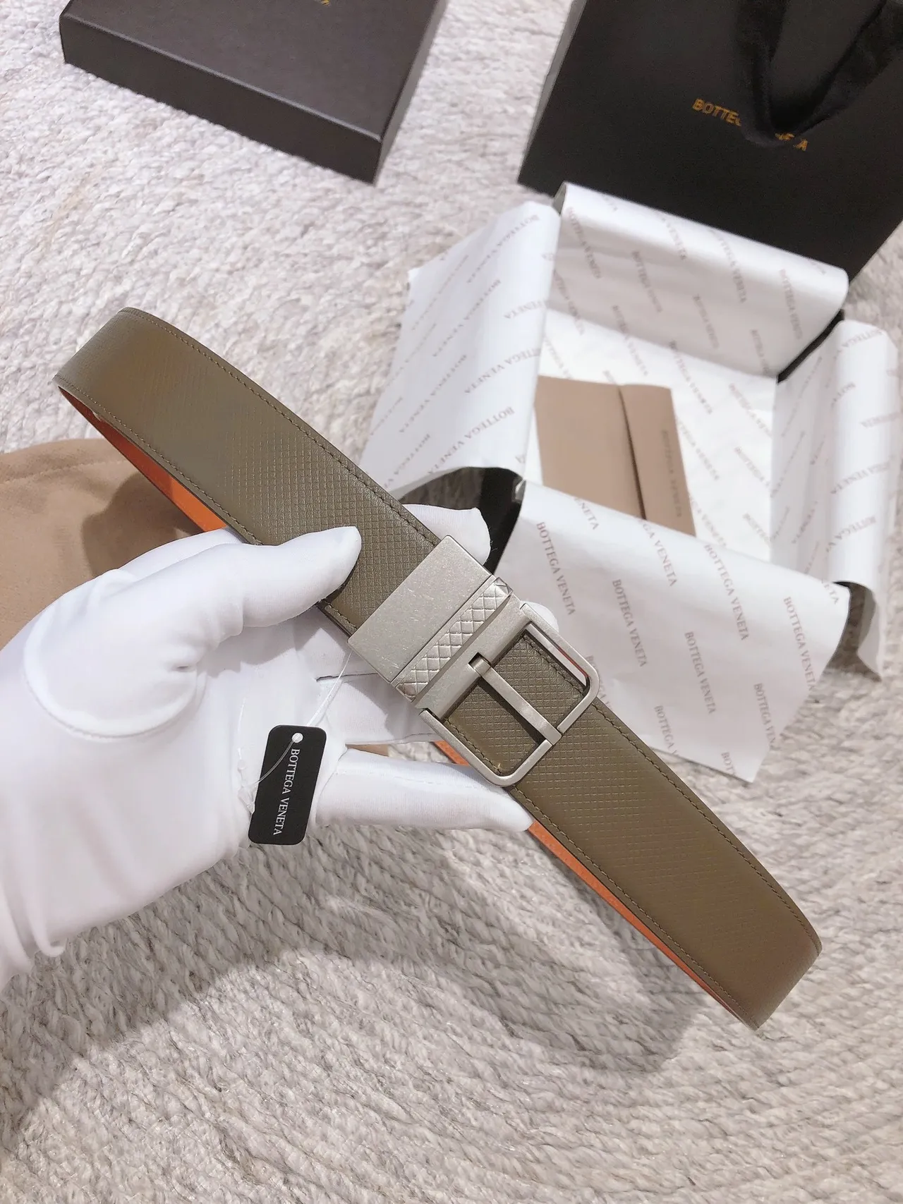 Bottega Veneta Cassette Ceinture en cuir beige orange texturé embossé doublure réversible 7