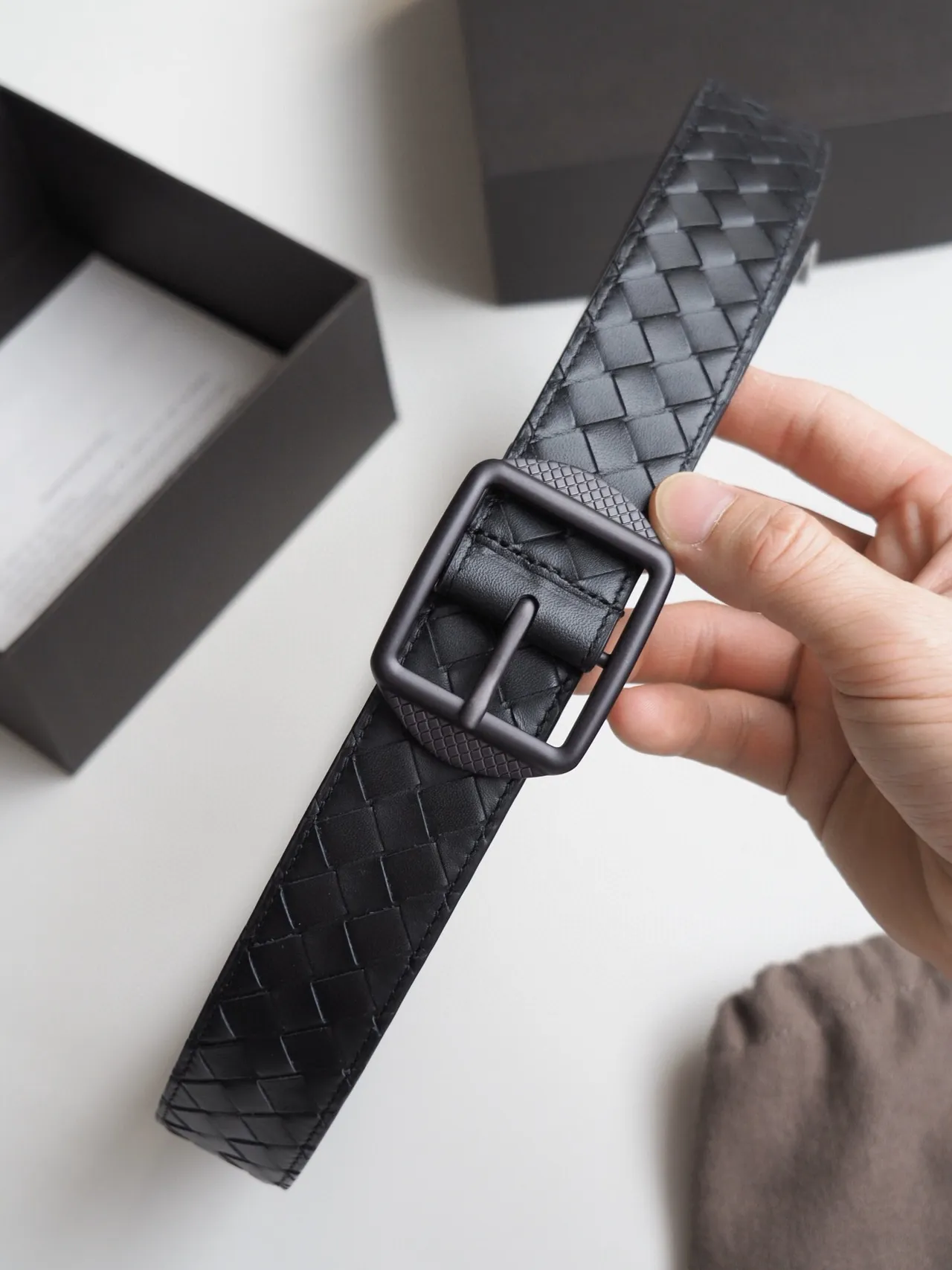 Bottega Veneta Cassette Intrecciato बुनी हुई चमड़ी की बेल्ट 8