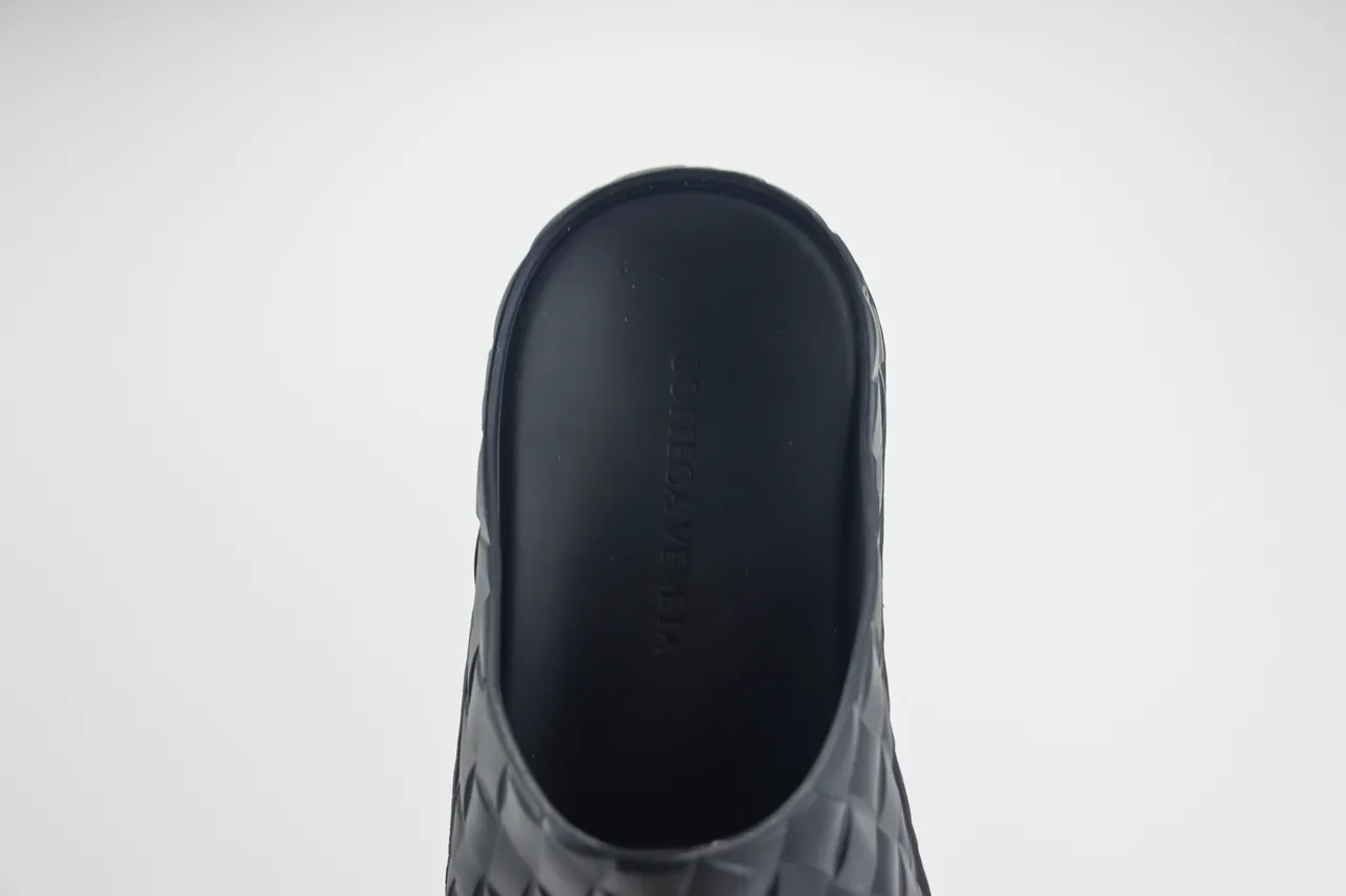 Bottega Veneta Cassette Woven Black Slipper 4