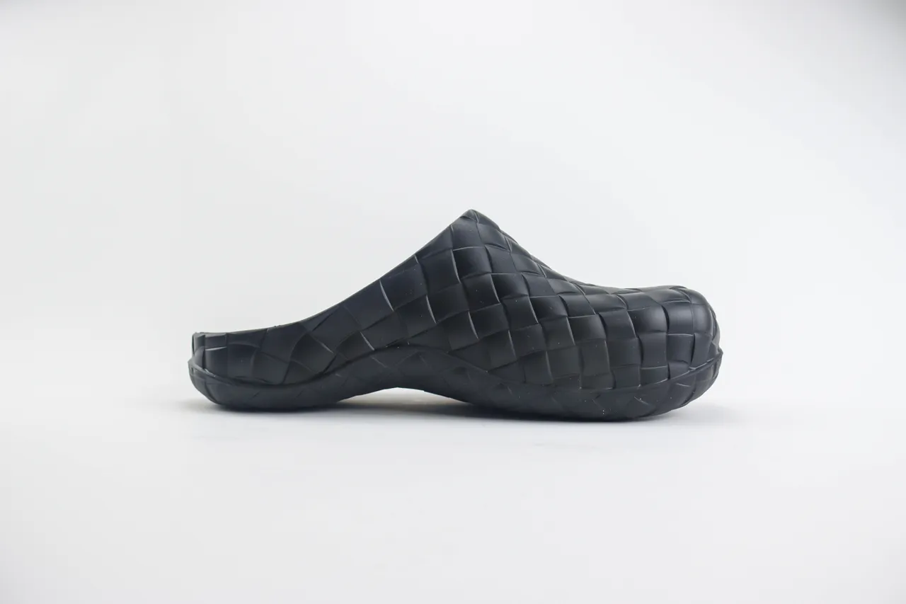 Bottega Veneta Cassette Woven Black Slipper 7