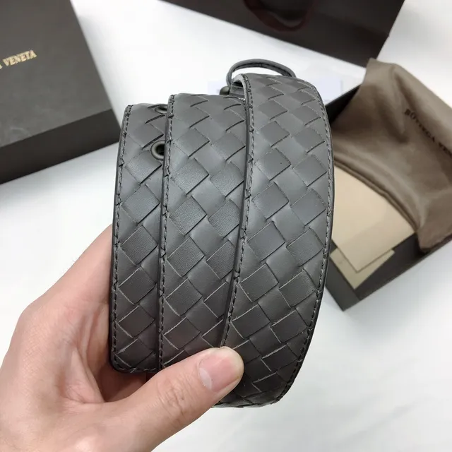 Bottega Veneta حزام جلدي رمادي فضي منسوج إنتريتشياتو إبزيم معدني مات 3