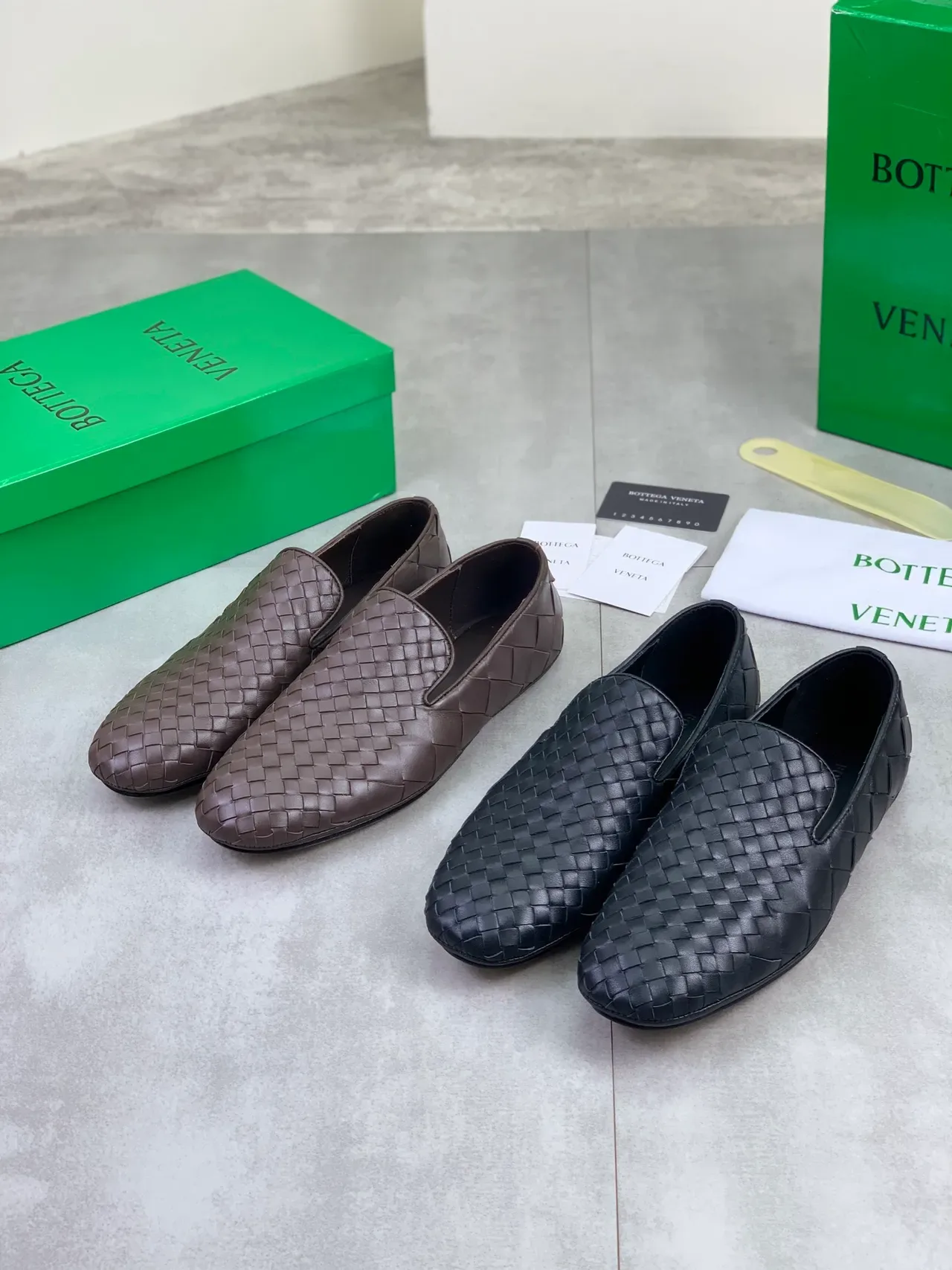 Bottega Veneta Intrecciato Loafer বাদামি কালো বুনন চামড়া Slip-On Loafer 2