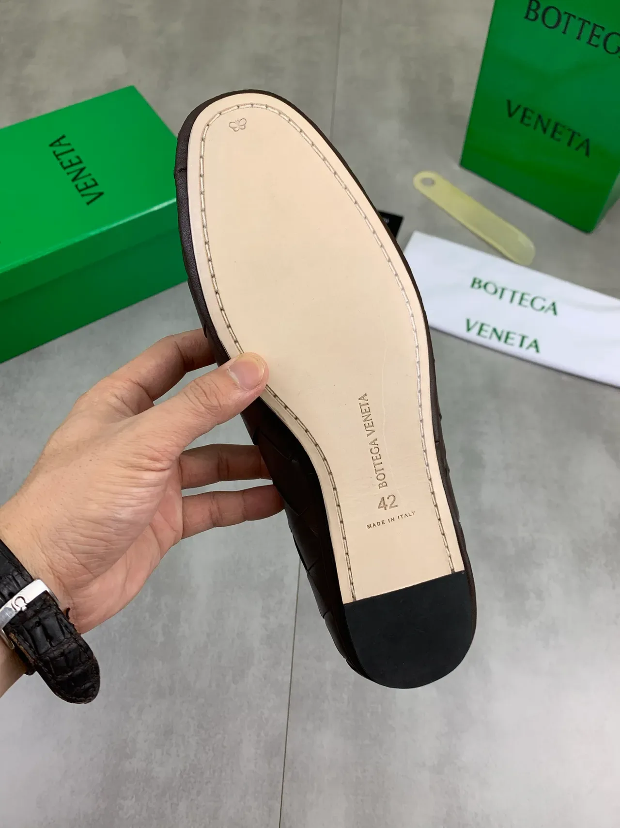 Bottega Veneta Intrecciato Loafer বাদামি কালো বুনন চামড়া Slip-On Loafer 4