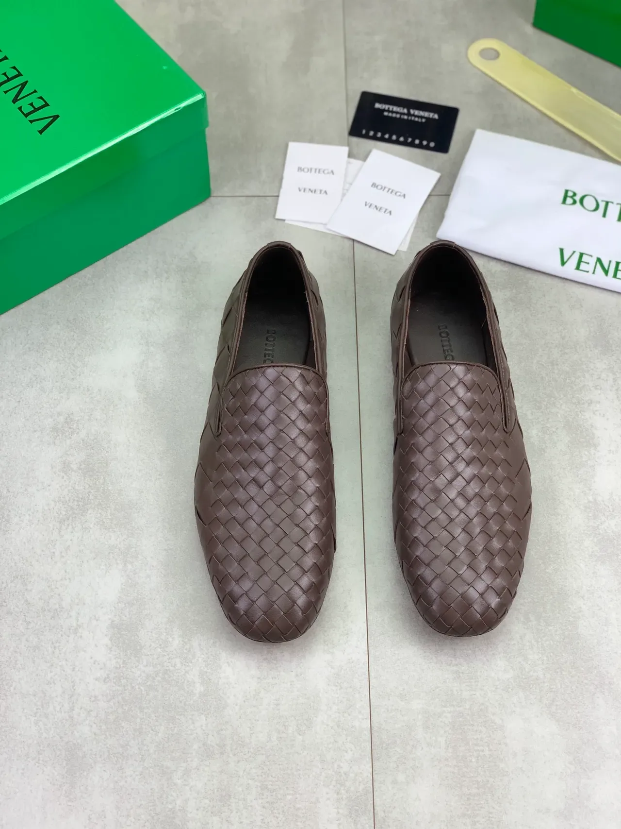 Bottega Veneta Intrecciato Loafer বাদামি কালো বুনন চামড়া Slip-On Loafer 5