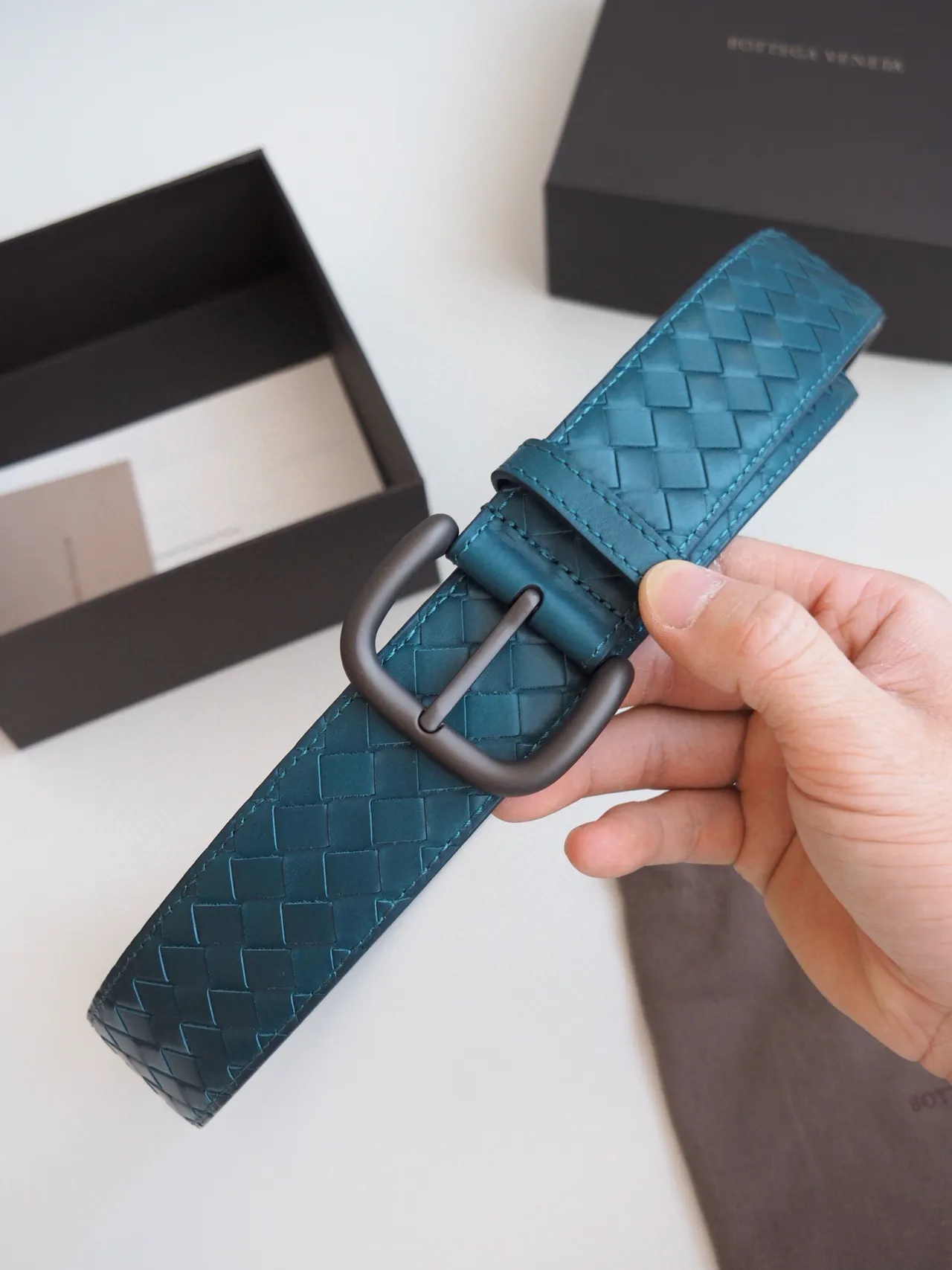 Bottega Veneta trenzado Intrecciato Cinturón de cuero teal 9
