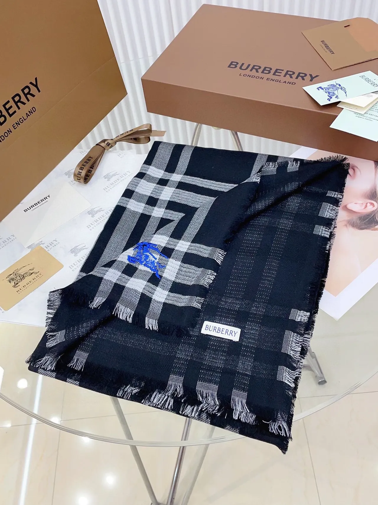 Burberry Bufanda de Cachemira a Cuadros Negro y Blanco 5