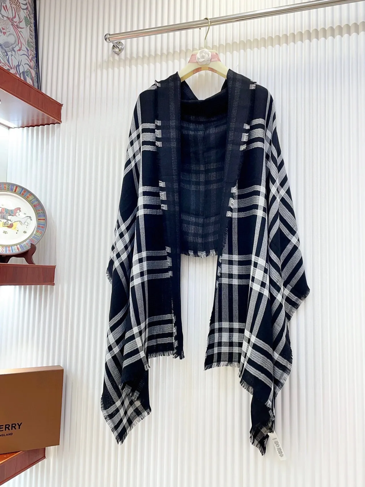 Burberry Bufanda de Cachemira a Cuadros Negro y Blanco 6