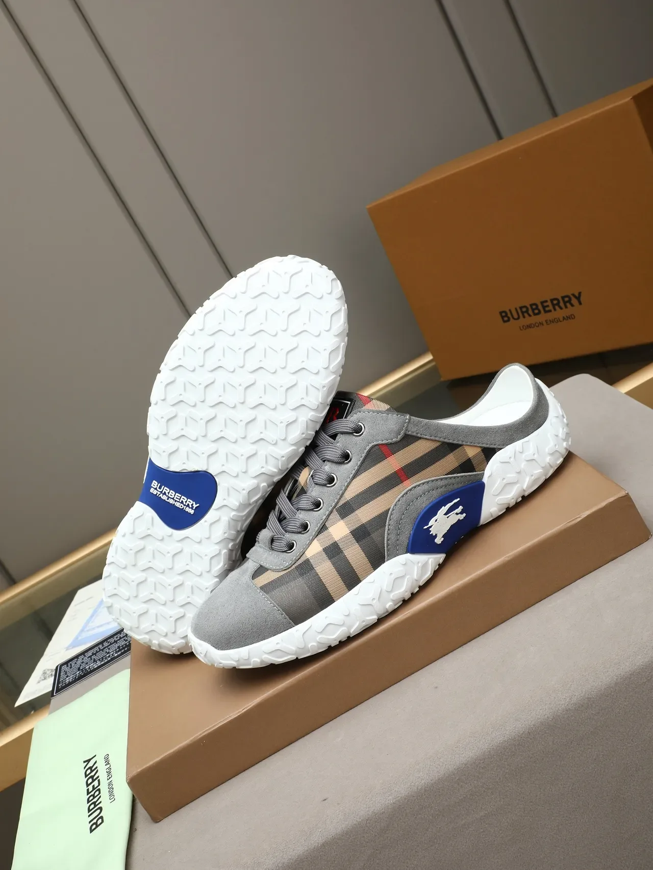 Burberry Check et daim Lifestyle Sneaker 4