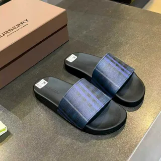 Burberry Lanière à Carreaux Chaussons Noirs