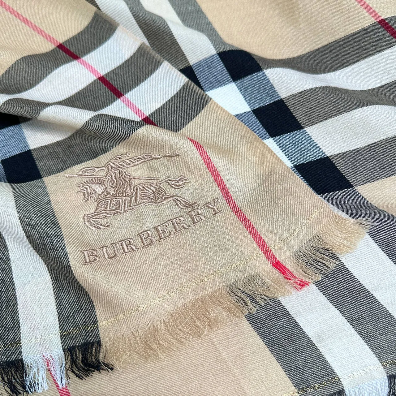 Burberry bufanda cachemira beige classic check 4