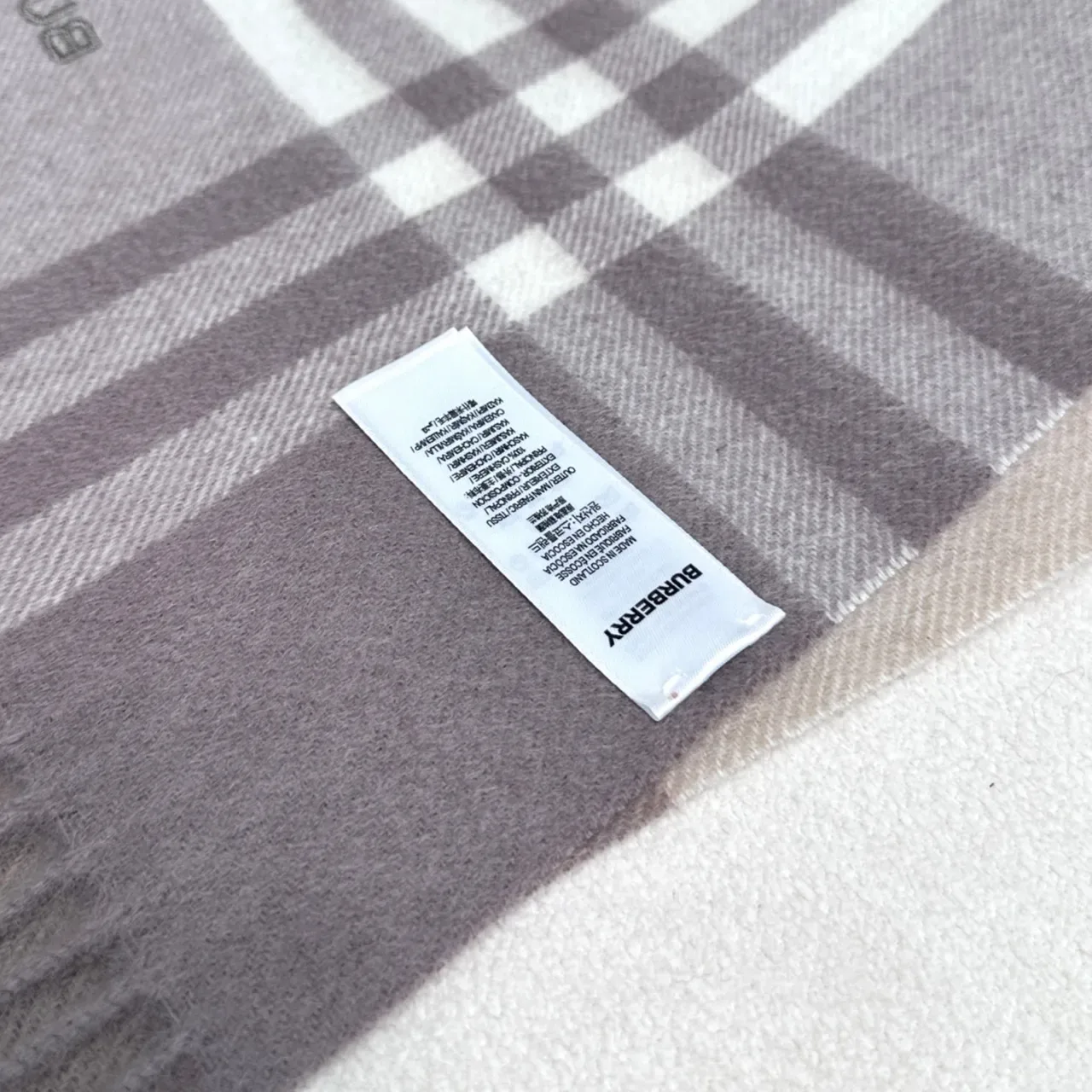 Burberry Classic Check Beige Taupe 羊绒围巾 2