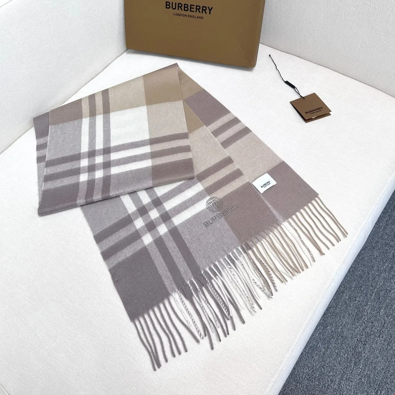 Burberry Classic Check Beige Taupe 羊绒围巾 5