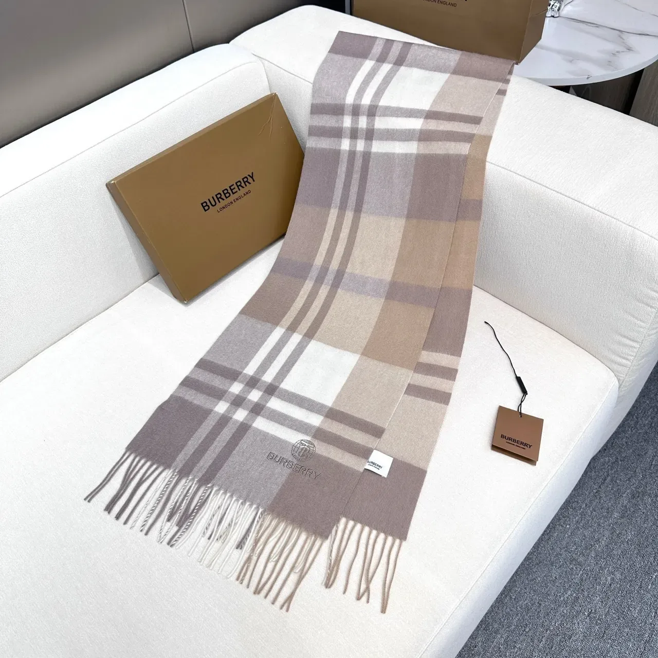 Burberry Classic Check Beige Taupe 羊绒围巾 7