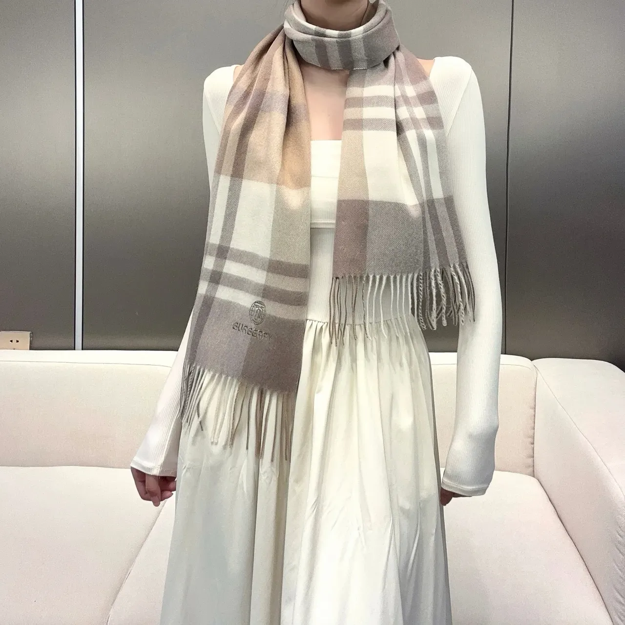 Burberry Classic Check Beige Taupe 羊绒围巾 9