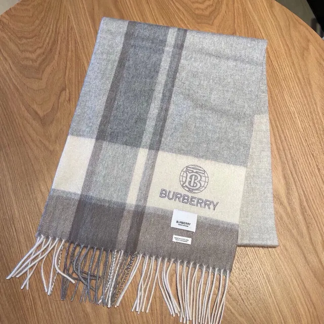 Burberry Gris Beige Motif à carreaux Texture tissée Écharpe en cachemire 6